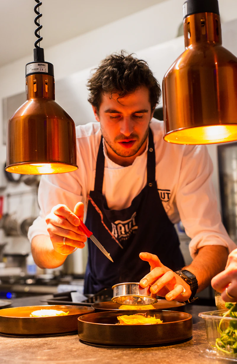 Le chef Marcel en cuisine